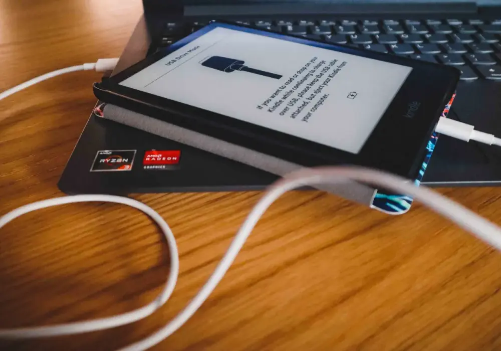 Kindle - Jak wgrać e-booki? Email, USB, Send to Kindle i więcej