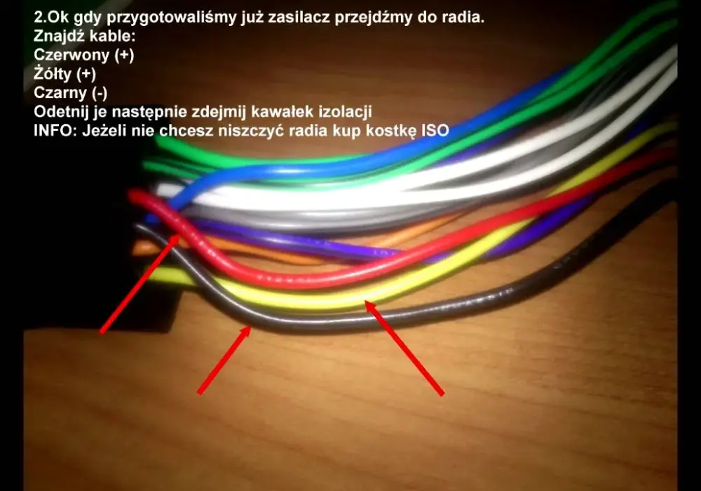 Bezpieczne podłączenie radia samochodowego do gniazda zapalniczki krok po kroku