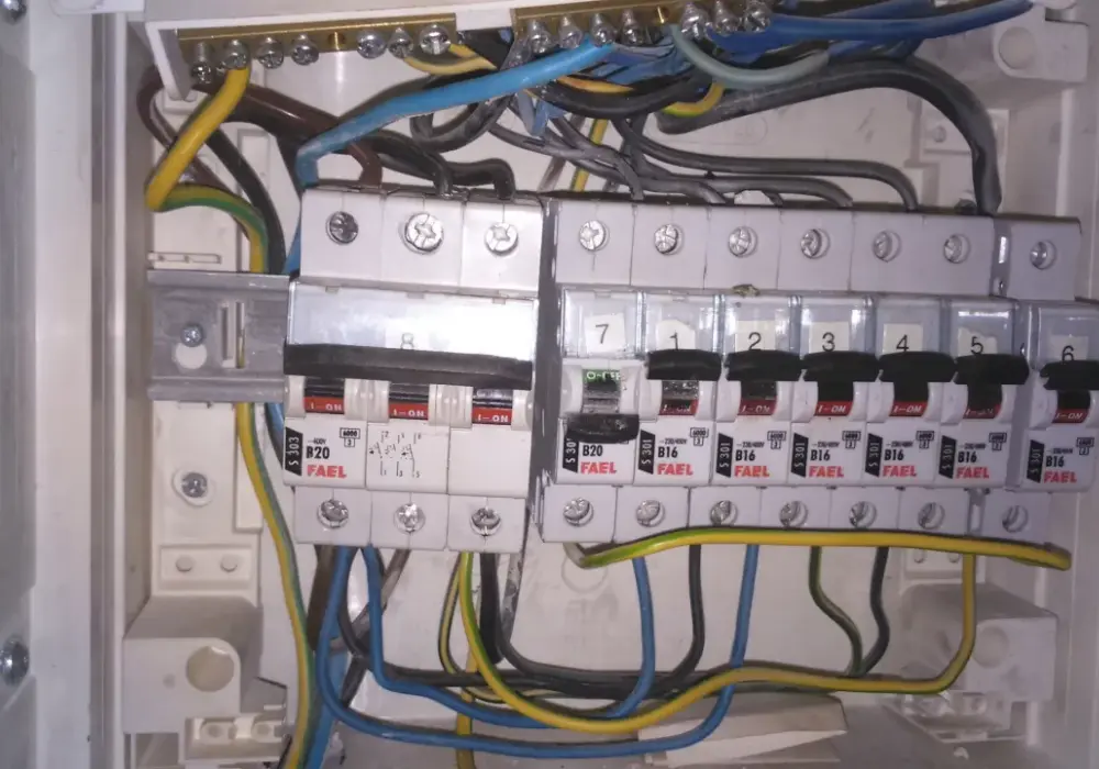 Brak jednej fazy (bezpieczniki ok)? Sprawdź, zanim wezwiesz elektryka