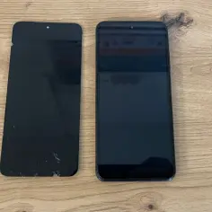 Uszkodzony ekran telefonu i nowa płyta główna. Jakbym rozmawiał, ale ja słyszę rozmówcę a on mnie nie słyszy.