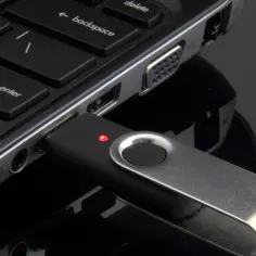 Jak szybko i łatwo sprawdzić prędkość pendrive’a – poradnik krok po kroku