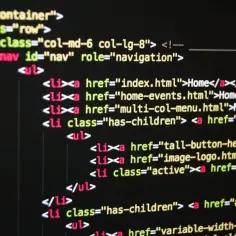 Jak ustawić tekst na środku strony HTML - proste metody i triki