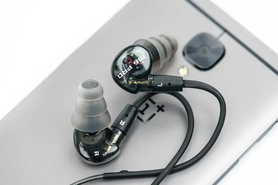 Zdjęcie Słuchawki MEE Audio - Czy MEE Audio M6 to dobre słuchawki dla ciebie?
