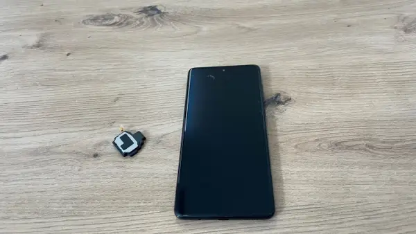Czyszczenie mikrofonu w telefonie - Jak przywrócić czysty dźwięk?