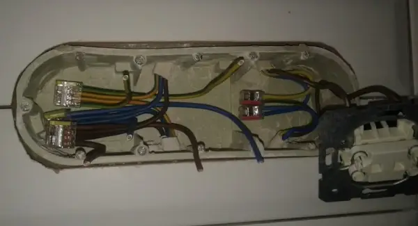 Wtyczka elektryczna - jak podłączyć przewody bezpiecznie?