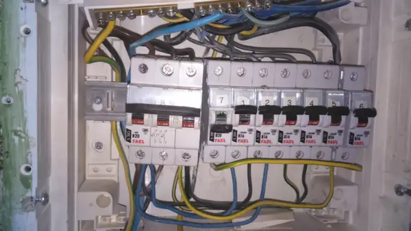 Brak jednej fazy (bezpieczniki ok)? Sprawdź, zanim wezwiesz elektryka